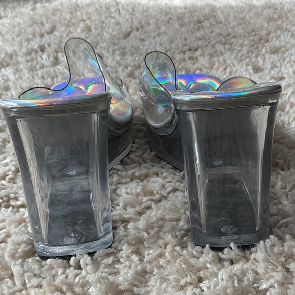 Delicious brand silver and clear acrylic platform sandals - size 7 - Picture 5 of 8